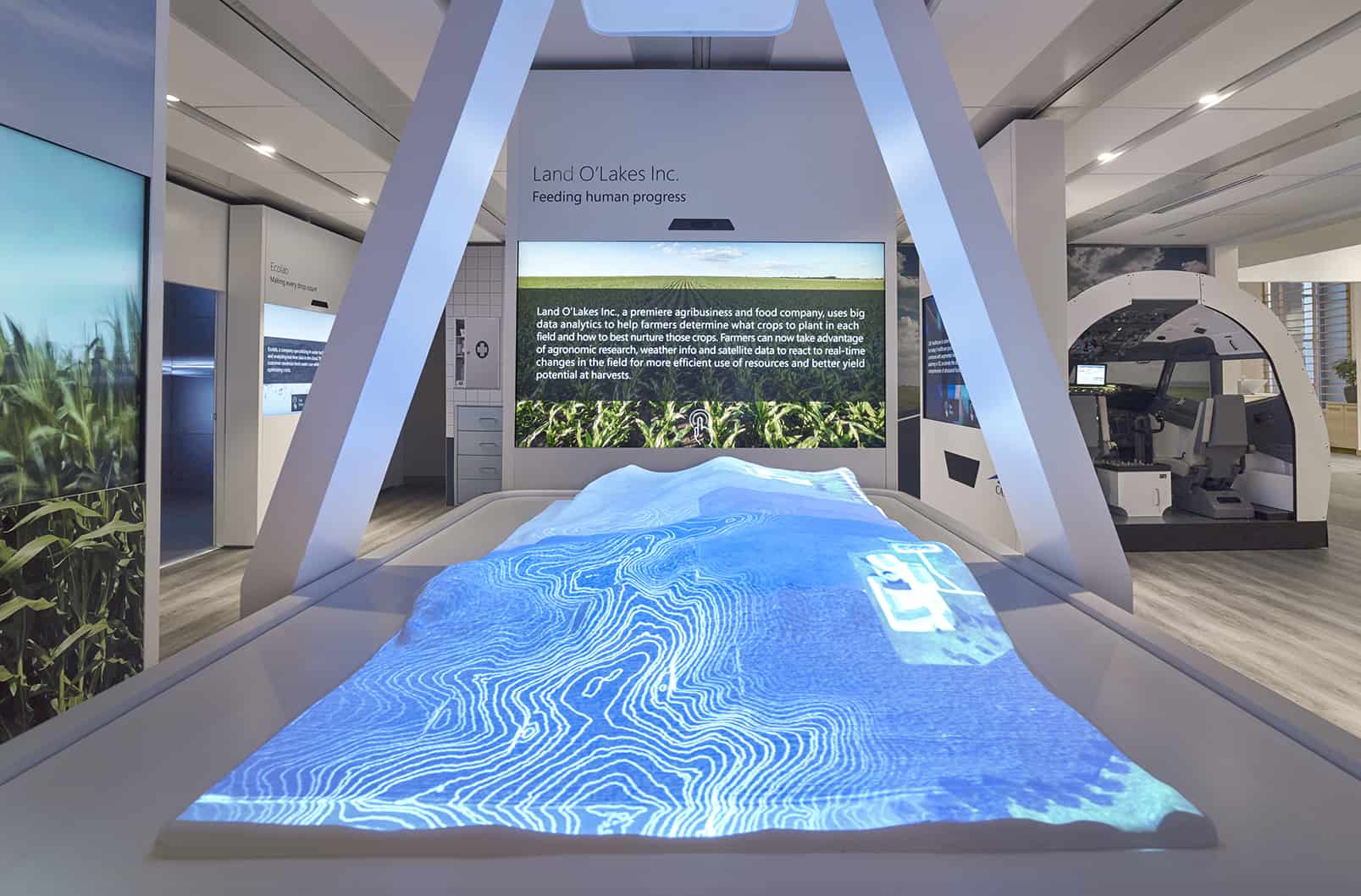 10_16_18_Whitlock118329 Amazon spheres digital signage