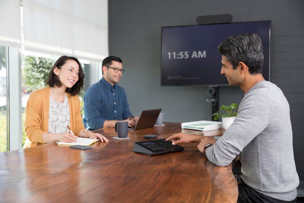 Low_Resolution_JPG-Tap LIFE Medium Room Solution with Tap and Rally Microsoft Teams 20-01-01 Microsoft Teams Rooms small room